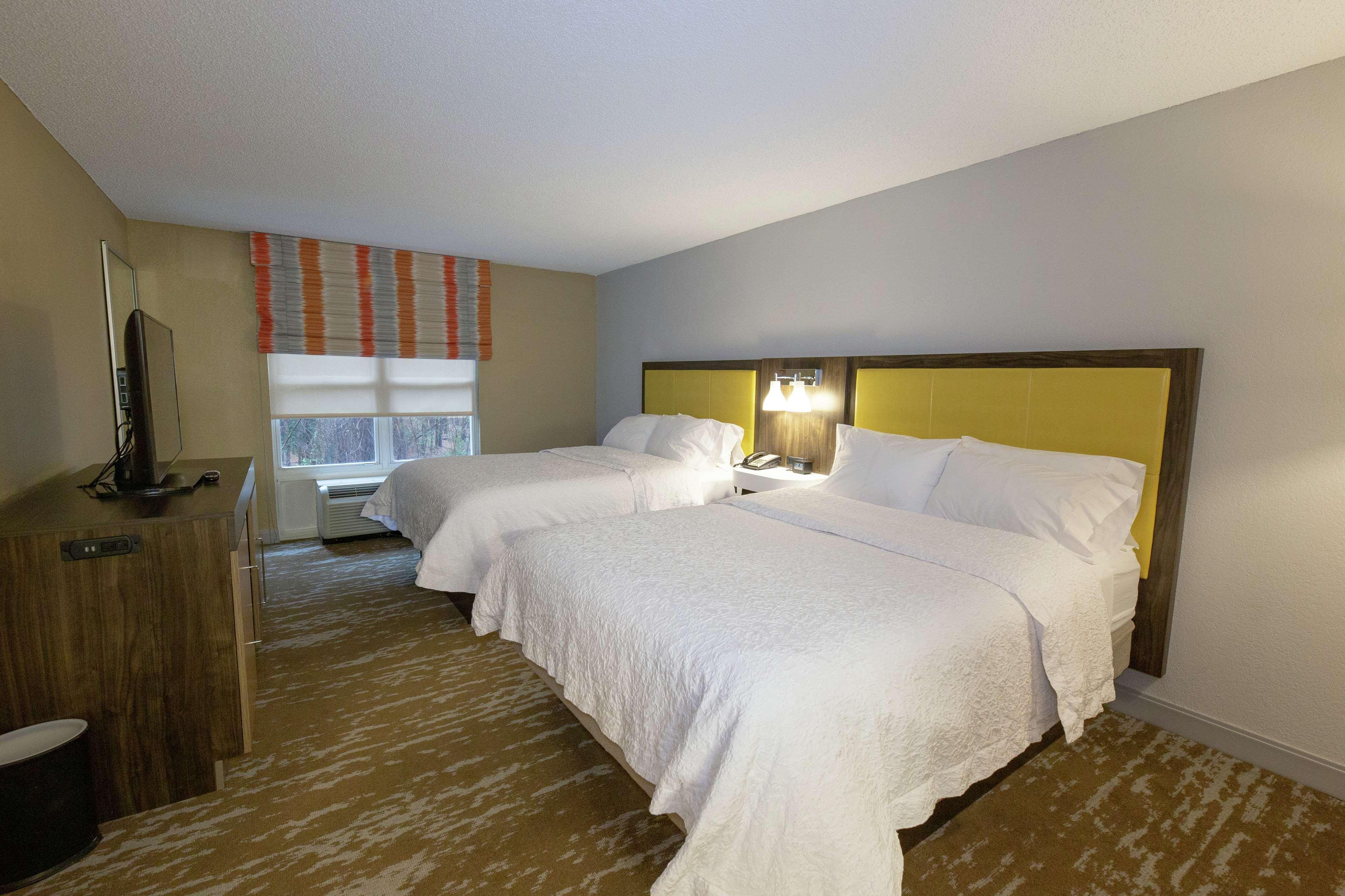 Hampton Inn & Suites Raleigh Cary Lenovo Center Экстерьер фото