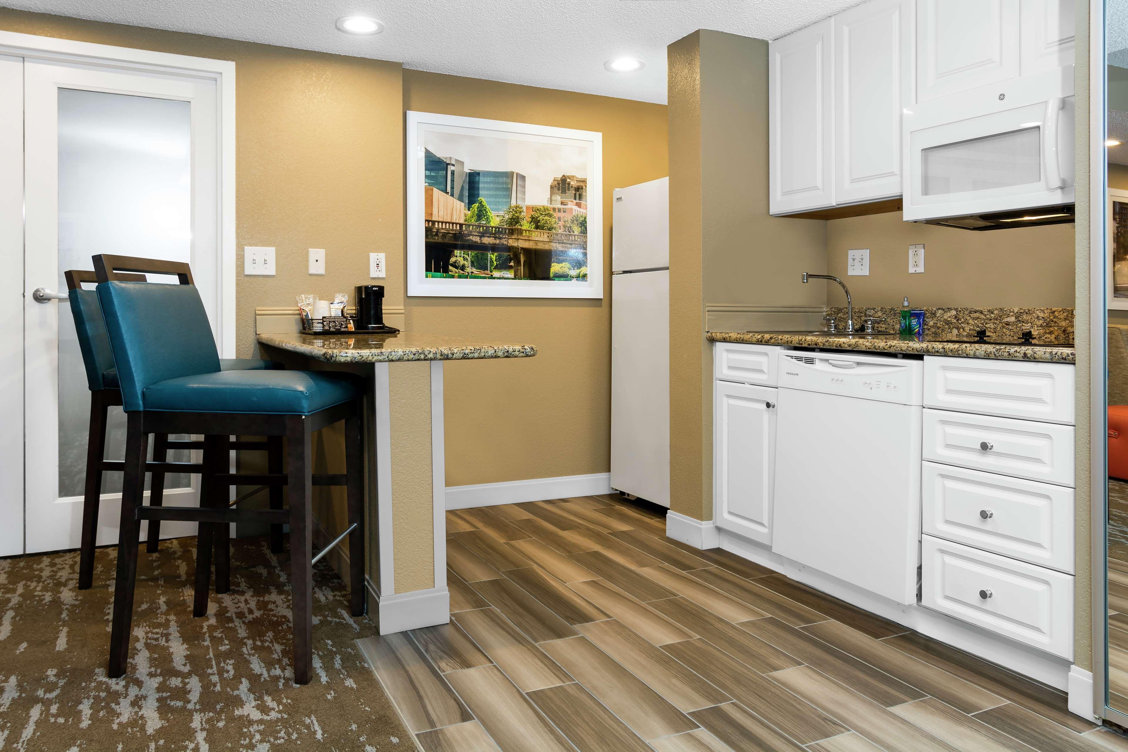 Hampton Inn & Suites Raleigh Cary Lenovo Center Экстерьер фото