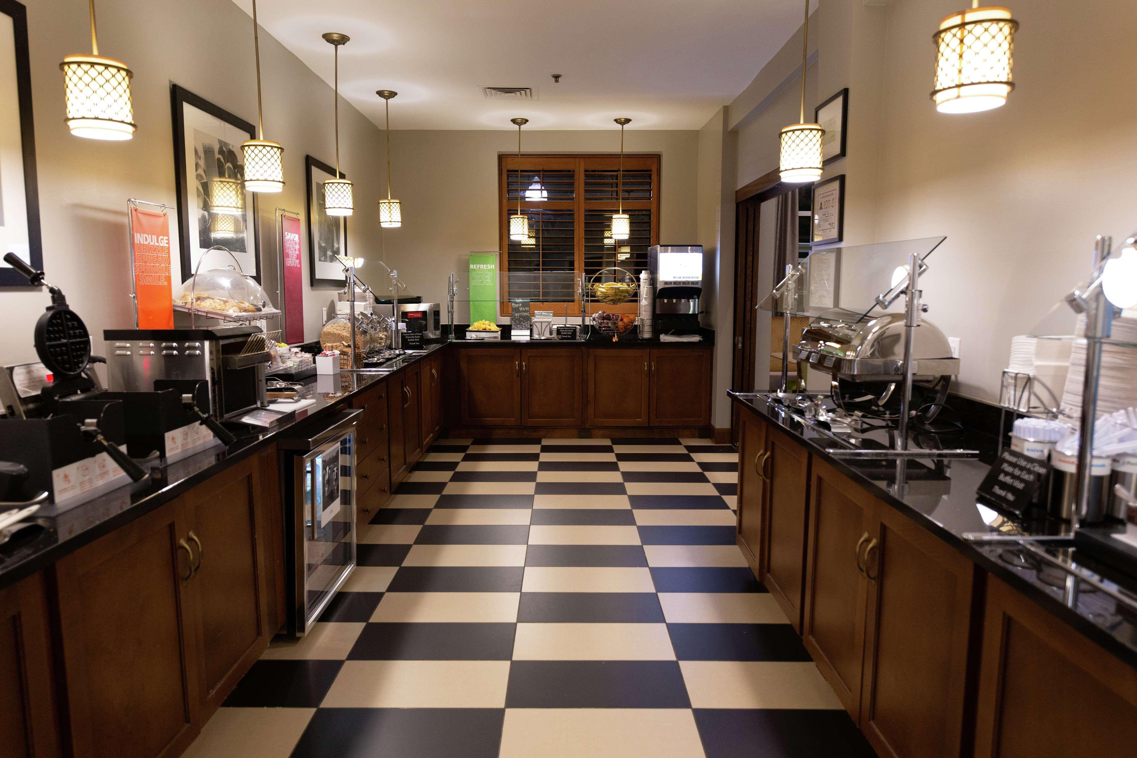 Hampton Inn & Suites Raleigh Cary Lenovo Center Экстерьер фото