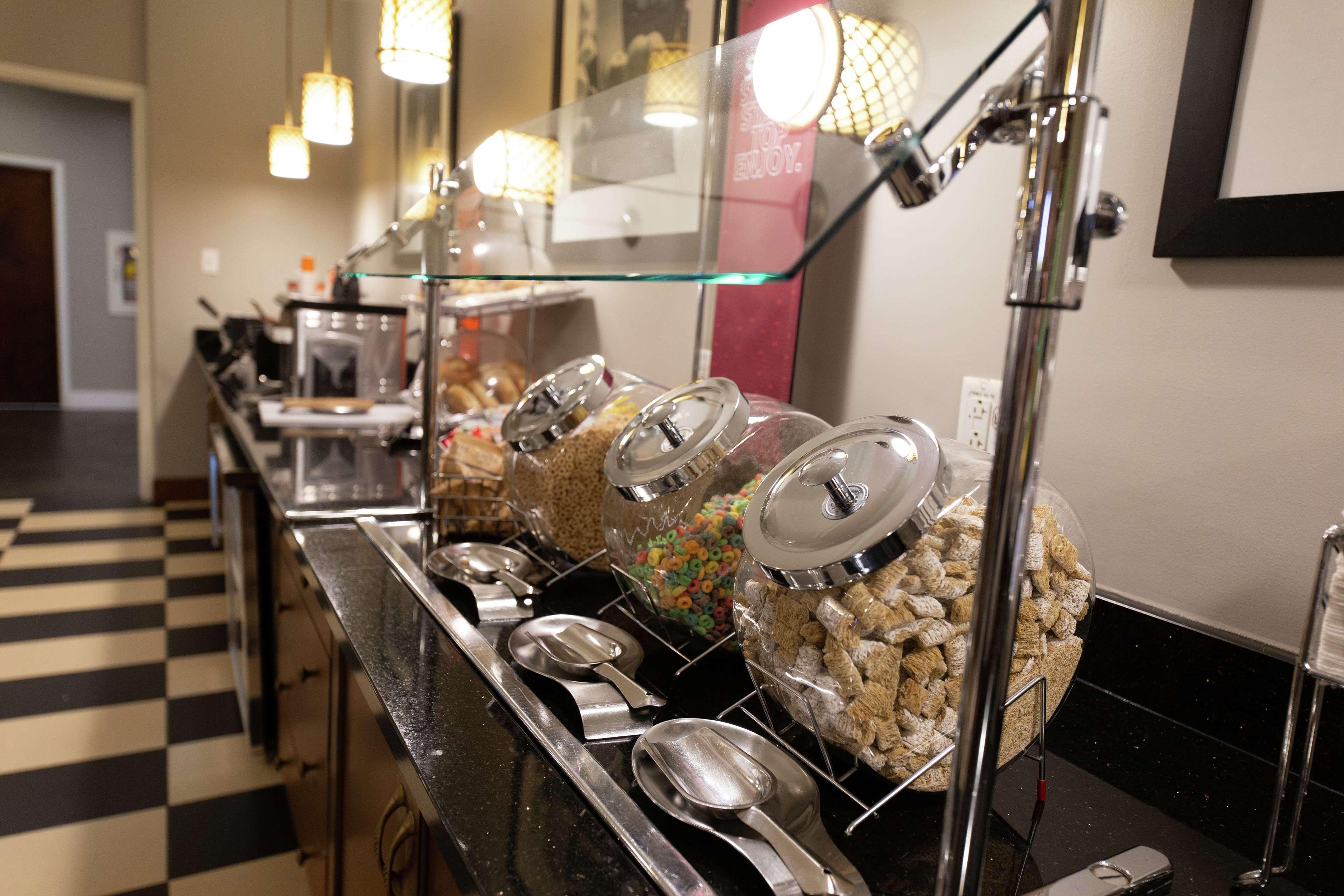 Hampton Inn & Suites Raleigh Cary Lenovo Center Экстерьер фото